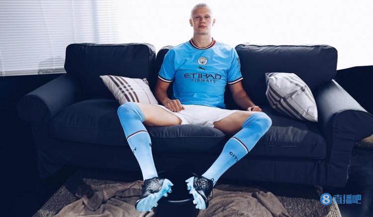 葡超比赛一球员受伤需要担架，对方球员帮忙传递担架吃黄牌