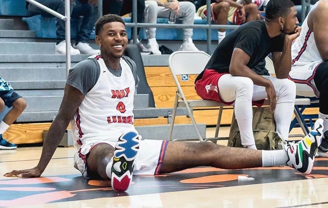 暖心，身患横纹肌肉瘤的河南队小球迷收到王上源送的签名球衣（王上源为患横纹肌肉瘤的河南小球迷赠送签名球衣，温情满满）