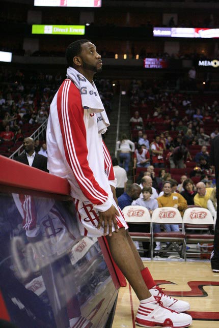 半场：米兰1-2都灵，拉比奥世界波，托莫里送点，莱奥伤退（半场战报：米兰1-2落后都灵，拉比奥轰世界波，托莫里送点，莱奥因伤离场）