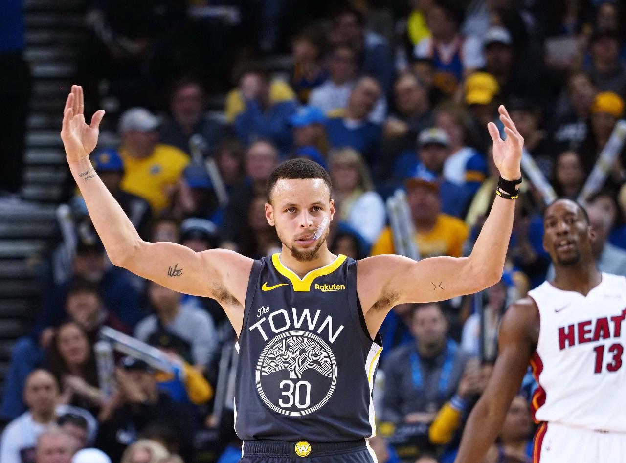 中场球员如何提升调度能力？（中场调度能力如何进阶？）