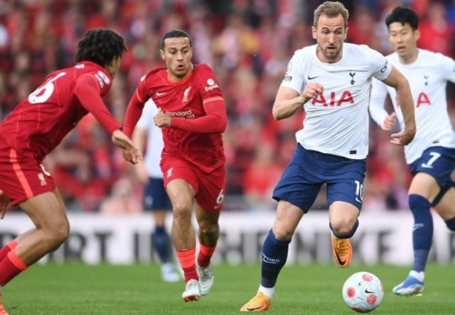 美记：鹈鹕球员和管理层认为威利·格林执教时，不严格约束锡安（美记称：鹈鹕球员与管理层认为威利·格林对锡安管控不严）